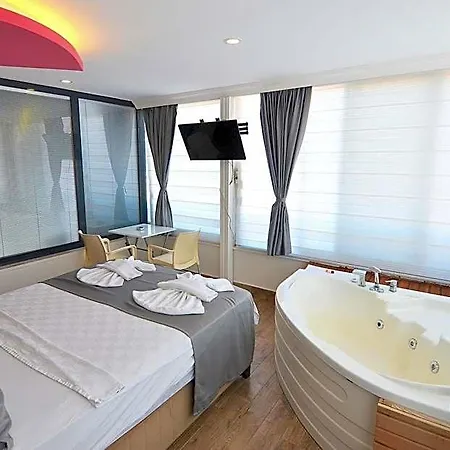 Aparthotel Mykonut 4*